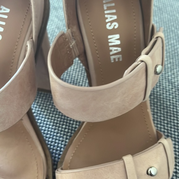 Alias Mae Adore nude block heels - Picture 3 of 5